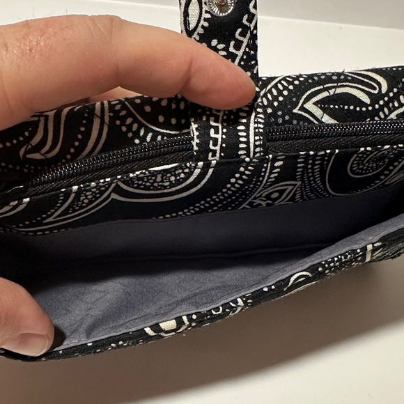 Vera Bradley RFID Wallet – Stellar Paisley Black & White (Retired Pattern 2023) - Picture 5 of 7